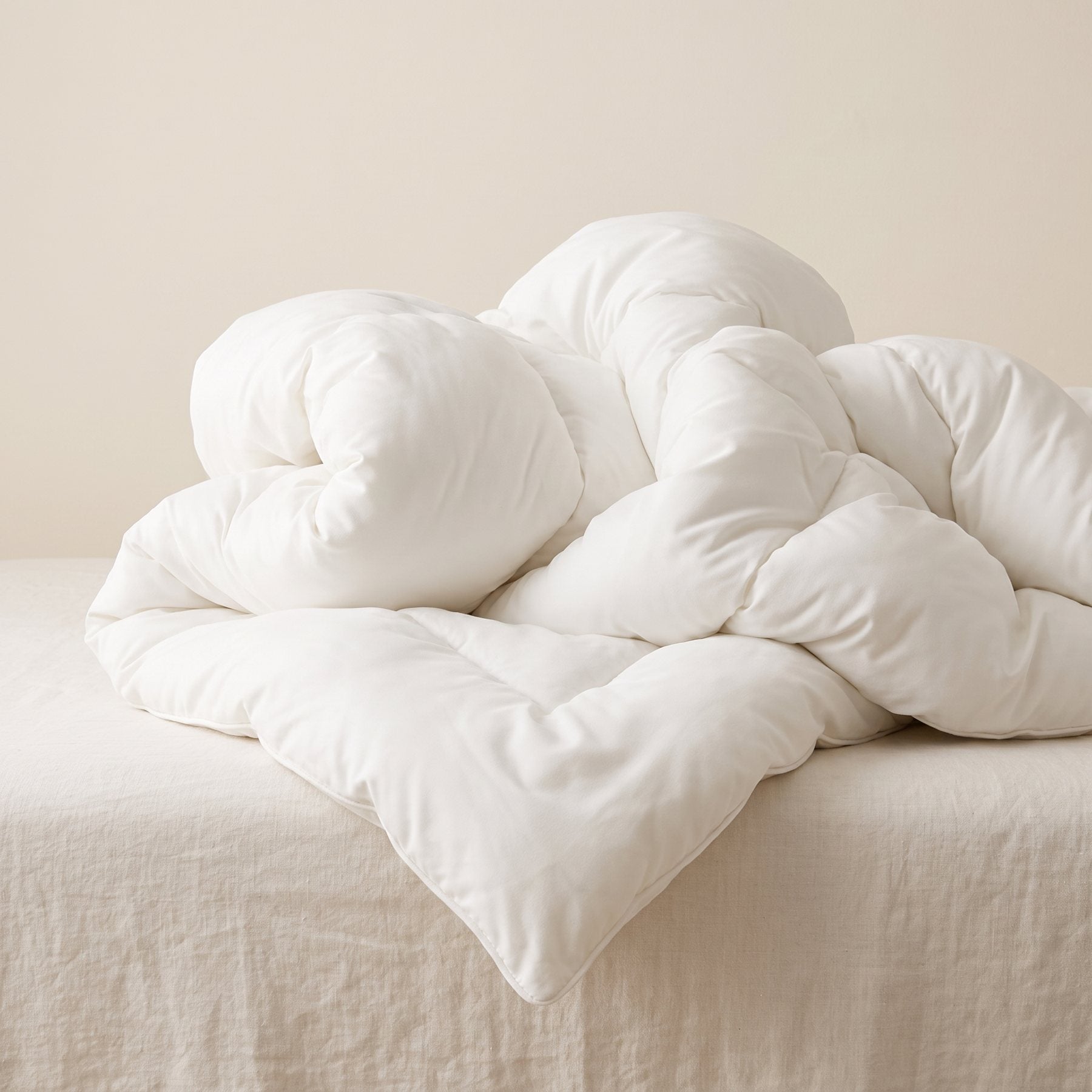 One comforter. Every season.